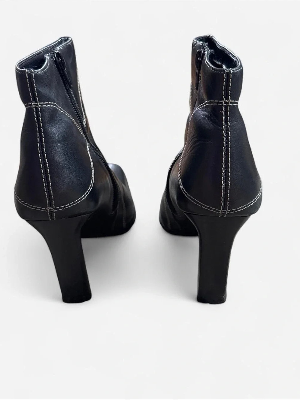 Vintage Alden Women’s Black Leather Ankle Boots with Contrast Stitching Size 7.5